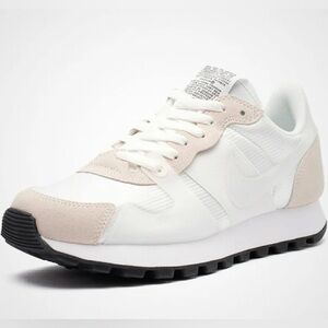 Nike Women's White and Tan Sneakers